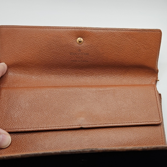 Louis Vuitton Monogram Sarah Wallet - Picture 10 of 12